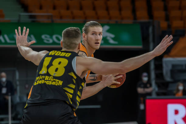 带领球队由 带领球队由