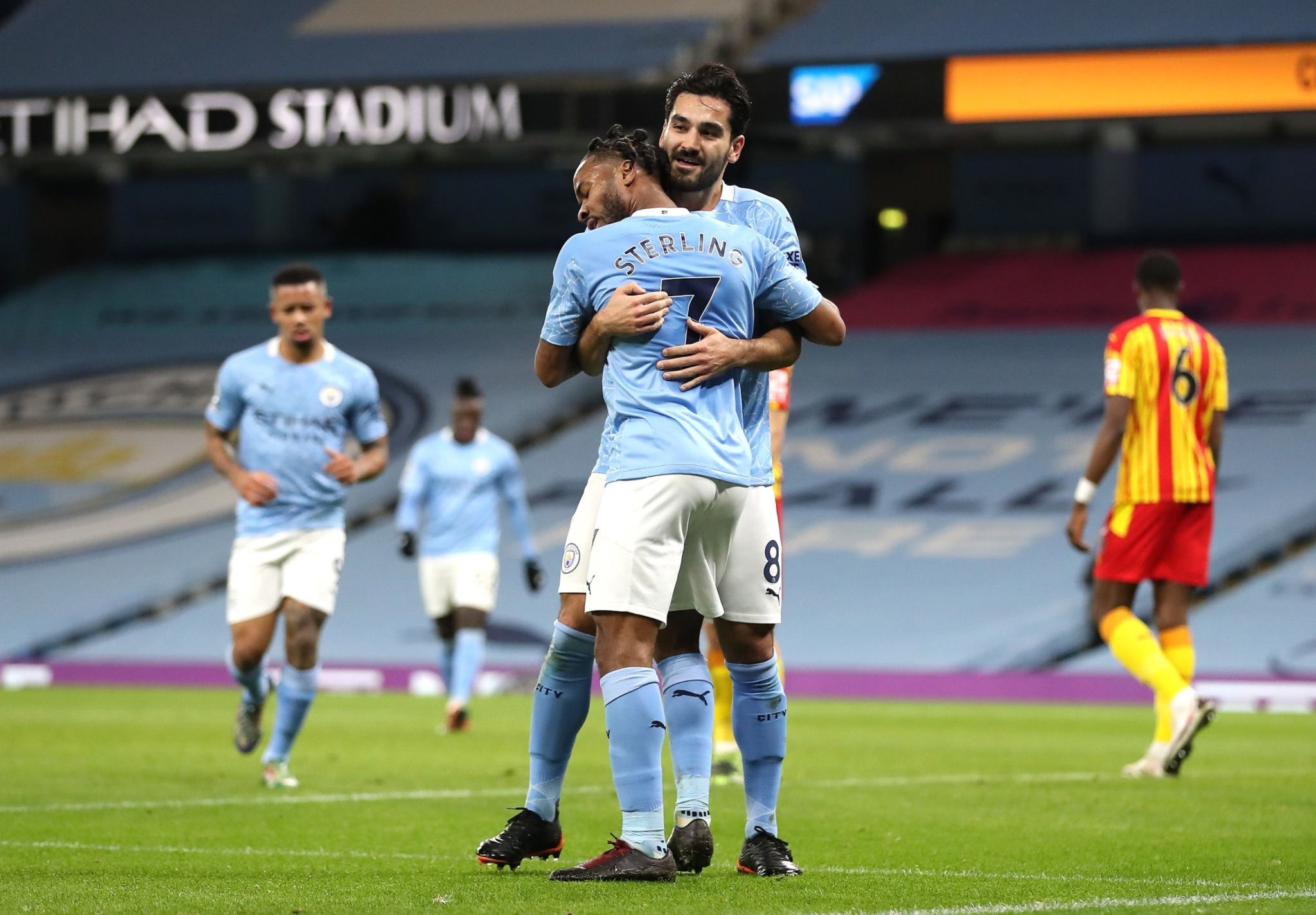 他又为何能 他又为何能